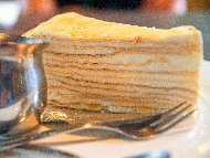 Рецепта Печена палачинкова торта с мед, кефир и заквасена сметана